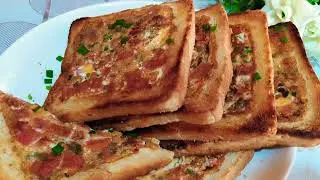 вкусный завтрак  из яиц и помидор
