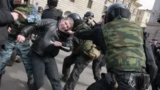ОМОН издевается над людьми на акции 