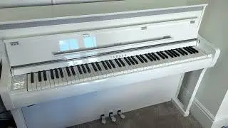 Polished white Yamaha CLP-885