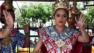 Erawan Shrine - Bangkok - Full moon day! The chanting dance performers!