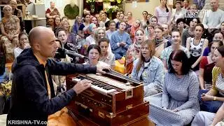 Kirtan in Moscow. Vatsala Das. Hare Krishna!  हरे रामा हरे कृष्णा