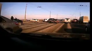 Днепр новый мост авария машина чуть не вылетела с моста