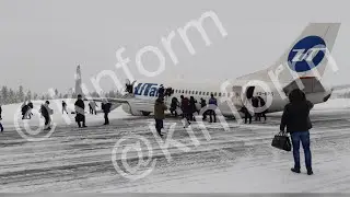 Самолет ЮТэйр сел на брюхо в Коми. Во время посадки не открылись шасси.