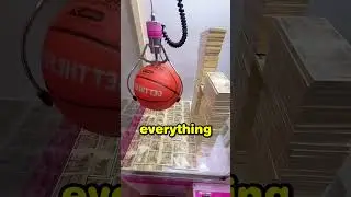 Guy Outsmarts Claw Machine 🕹️