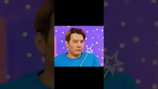 Парень использует волшебную палочку, чтобы сделать своей девушке макияж.