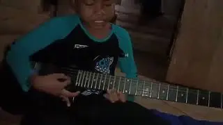 Bocah viral main gitar