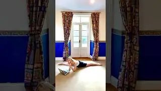 Just a chill day working from home 💻Want to become more flexible? Train with me now! #balletlessons
