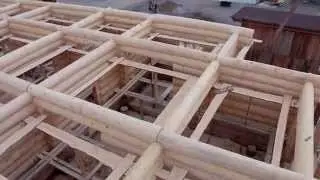 Ручная рубка деревянного сруба
