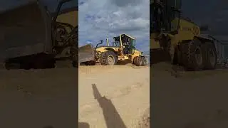 Грейдер VOLVO, работа на песке