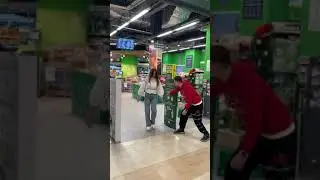 Охранник ты крут🤯 #shorts