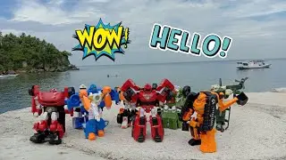 Mencari dan menemukan mainan tobot di pinggir pantai