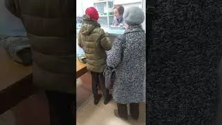 Бабуля платит за ЖКХ