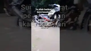 menerjang banjir sungai 