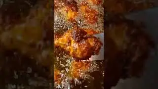 Fried chicken wings. #juicyfriedchicken #recipe #foodie #friedchickenlegs #youtubeshorts #cooking