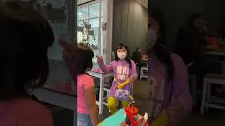 Beli Mie Ayam, Yang Jualan Orang Bule?? 