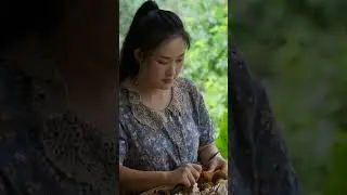 见手青，一种危险又迷人的山野美味，饭桌上极致鲜香可口！#shorts #mushroom #滇西小哥 #cooking #delicious