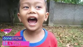 Mencari mobil di Kebun (Finding Cars Toy in Garden) - Daneshow