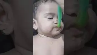 Baby Comel Kuan Makan Siang!