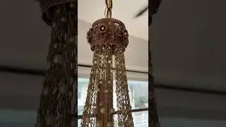 This chandelier is over 30 years old and it looks like new. American lifestyle.