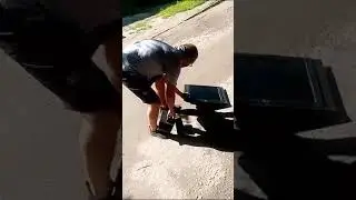 парень уронил только что купленный телик!!!😄😂🤣