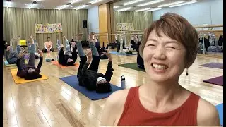 笑って元気な大人を1万人増やす！　笑いヨガHappyコーチ　リーザ さん　心がゆるみ、自分嫌いを手放して人生が大きく変化した体験から、初心者も常連も一緒に笑い合える場を主宰。
