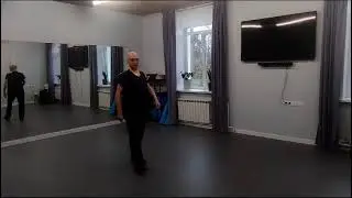 Осваиваю модельную походку