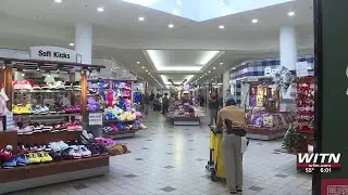 Last-minute Christmas shopping continues