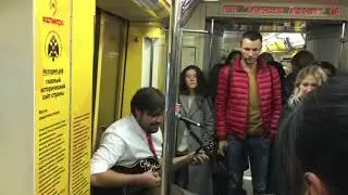 Варежка в метро