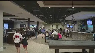 Hockey fans cheer on Phantoms at local venue
