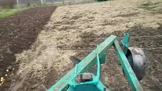 Пахота, вид из кабины, сыро.
