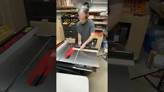 Using the SawStop Revolution miter gauge
