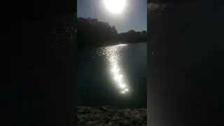 солнечный осенний день блики на воде убыстрённо