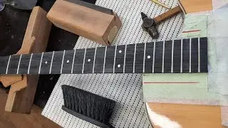 Акустическая гитара Yamaha FX370C. Часть 3. Замена ладов. Замена порожков на костяные.