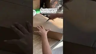 Unboxing The Iconic iVlog1 🤤 #shorts #contentcreator #asmr #movo