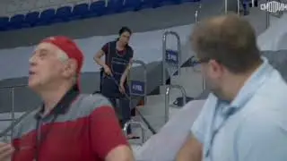 УБОРЩИЦА ОКАЗАЛАСЬ ХОРОШЕЙ ВОЛЕЙБОЛИСТКОЙ