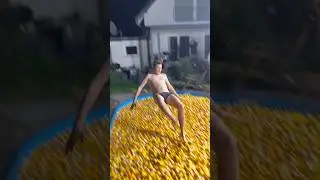 HeyMoritz fällt in Eis Pool mit 3000 Enten 🥶😳