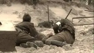 Следы на горячем песке. Footsteps on hot sand.