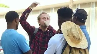 Awkward svensk beatboxing i USA