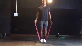 Allenamento Con Elastici per Spalle Pettorali e Bicipiti