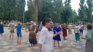 К тебе он ходит чай 🍵  попить, а мне не можешь щи сварить