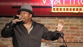 Glenn Jones performing 