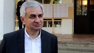 Президент Абхазии голосует за...