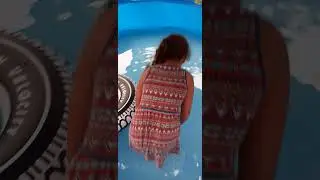Trolando na piscina