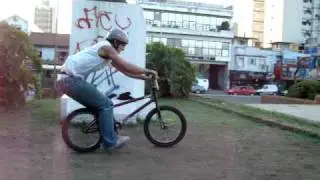 barspin en el tiro de la plaza.