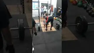 Приседания на груди 160раз-70кг,взятие на грудь 30раз-100кг за 60мин.