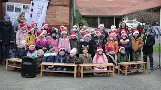 Kindergartenbeitrag bei der Eröffnung der Weihnachtsmarktes 2022  in Mönchzell