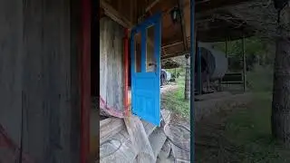 НОЧУЕМ В ДОМЕ ВАМПИРА НА ВОДЯНОЙ МЕЛЬНИЦЕ. #mokragora #вампир #природа #travel #shorts