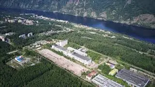 Полет над основным зданием сбоку