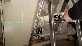 Регулировка лазерного уровня с помощью стремянки. Адвент календарь Слаботочника.