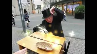 Werner Wittpoth der fröhliche Leierkastenmann aus Köln